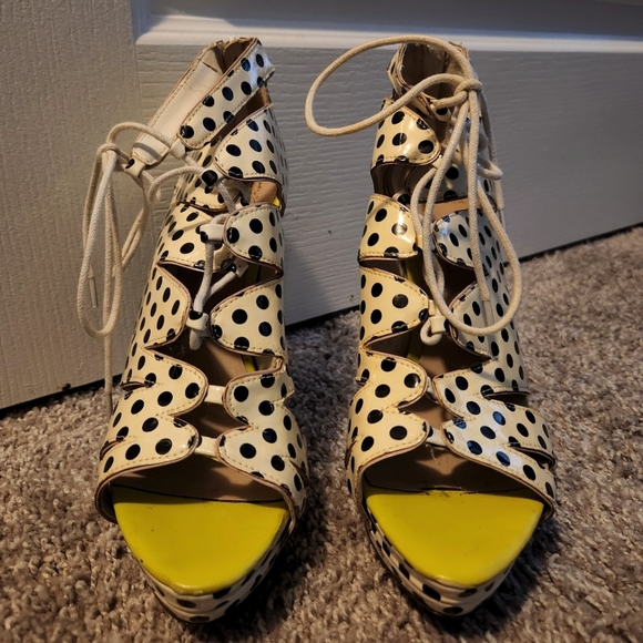 Heels - Picture 2 of 3